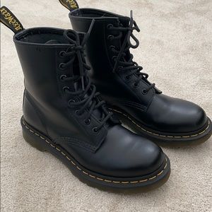 Dr. Martens Core 1460 8-Eye boot